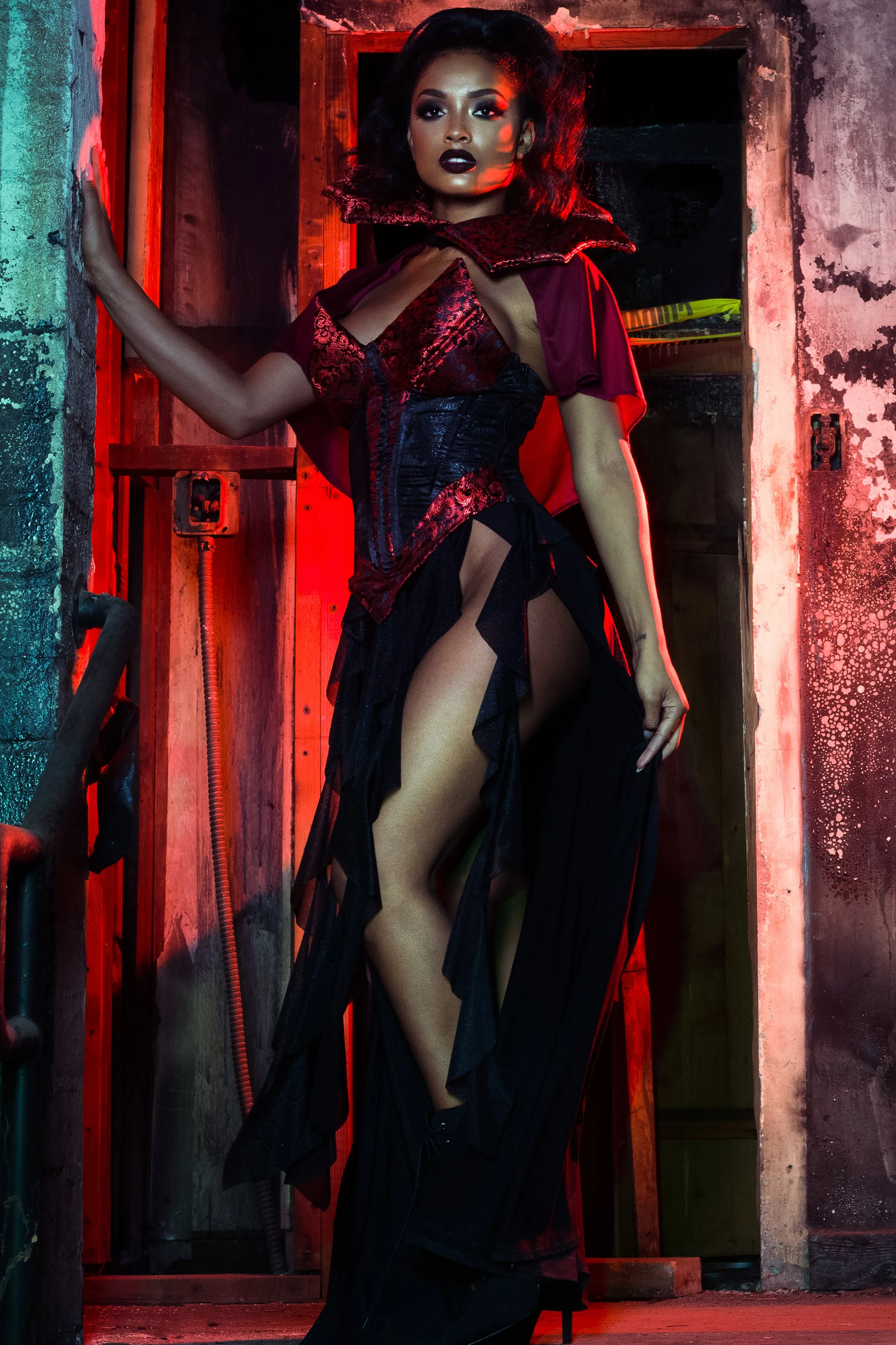 Blood Lusting Vampire Costume - Black/Red