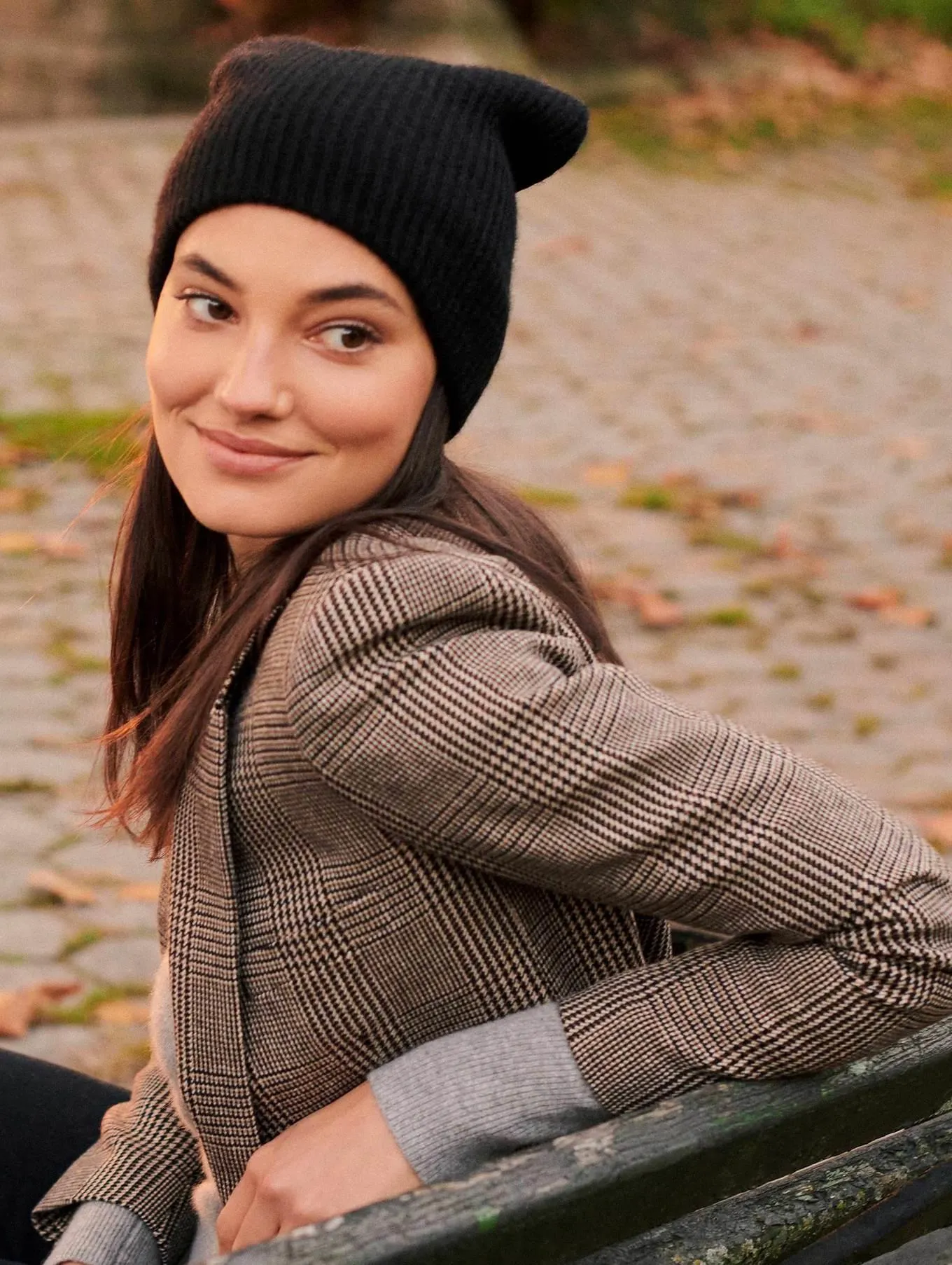 Cashmere Plush Rib Beanie (Black)