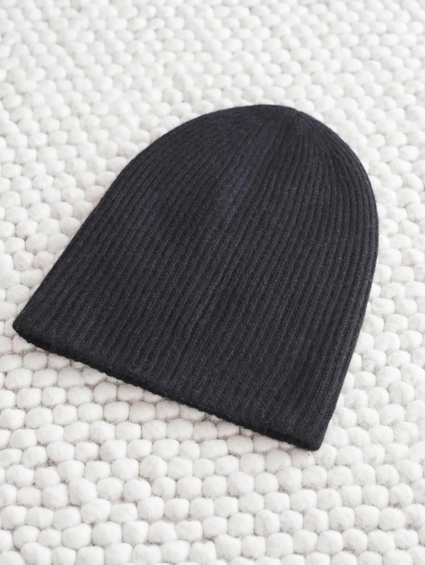 Cashmere Plush Rib Beanie (Black)