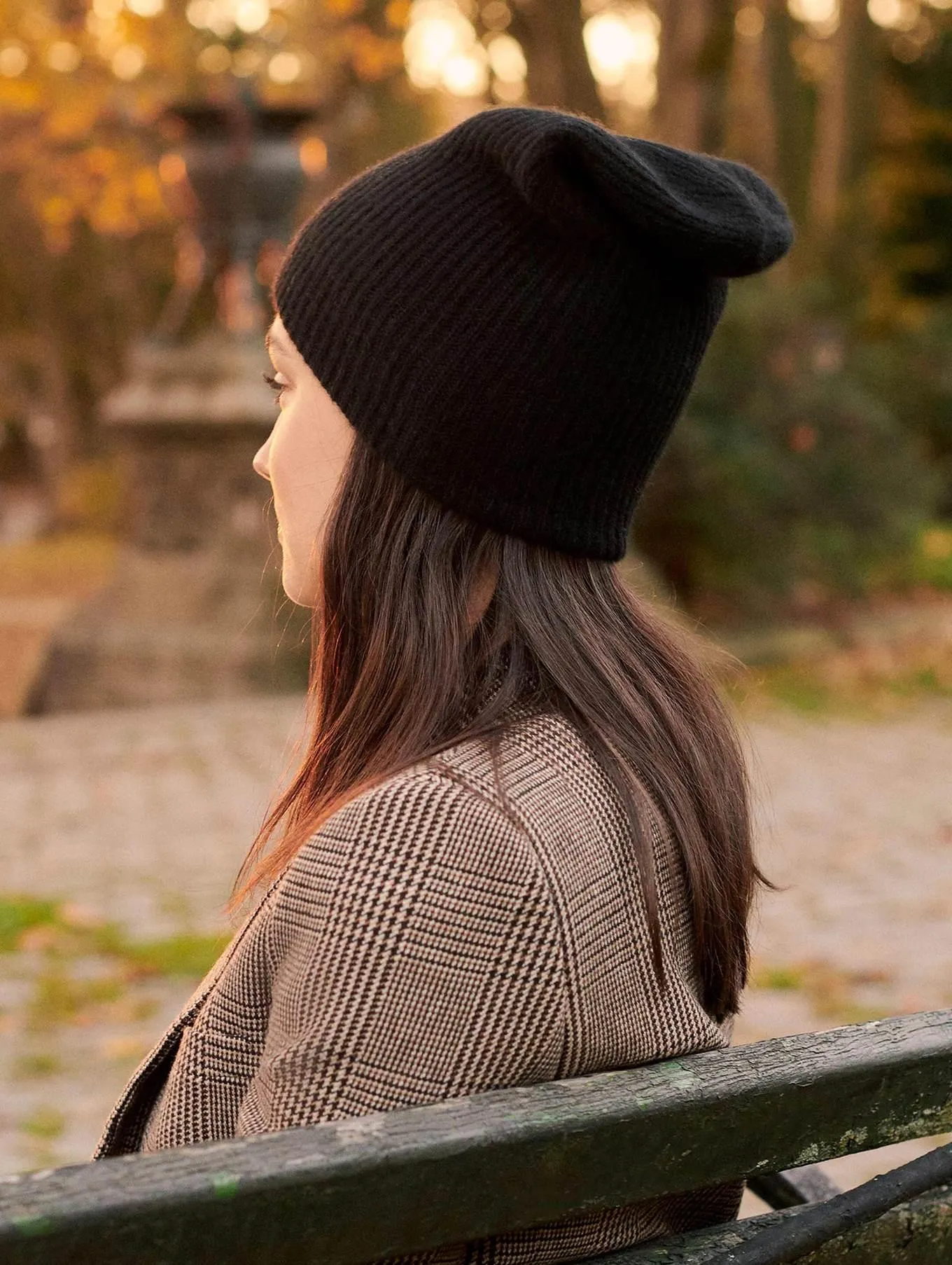 Cashmere Plush Rib Beanie (Black)
