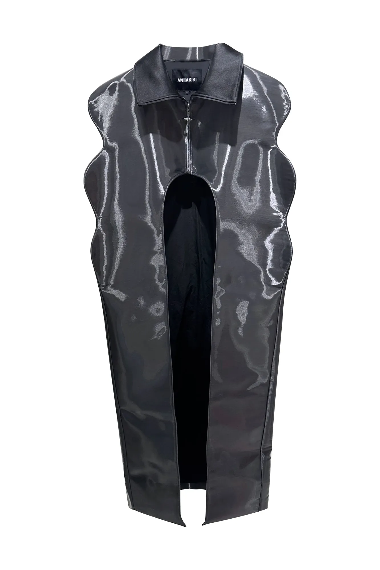 Long cape with wavy profile